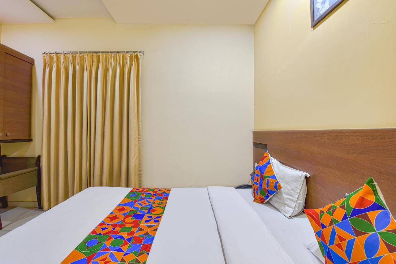 Fabhotel Rb Residency Surat Buitenkant foto